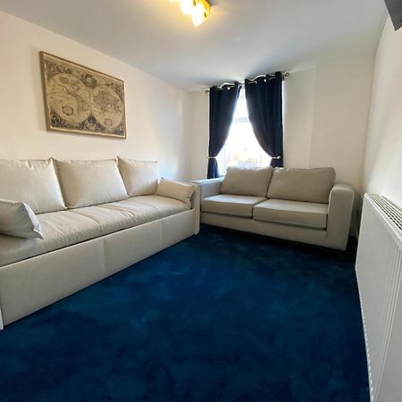 Aquarius Apartment - Sea View - Sleeps Seven Blackpool Exterior foto