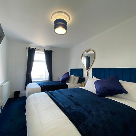 Aquarius Apartment - Sea View - Sleeps Seven Blackpool Exterior foto